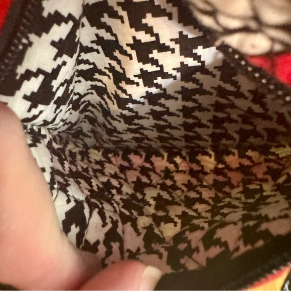 Pre-owned. Vera Bradley Crossbody Floral Purse. Retired RED "DECO DAISY" pattern - Picture 15 of 15